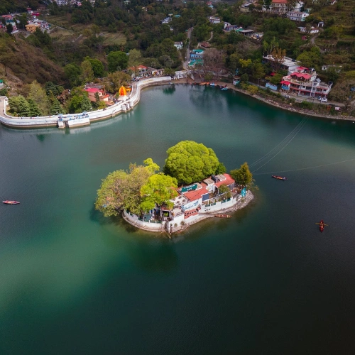 Bhimtal lake along the Kathgodam to Mukteshwar route
