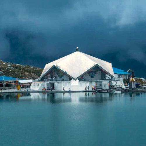Hemkund Sahib Gurdwara beside the glacial lake